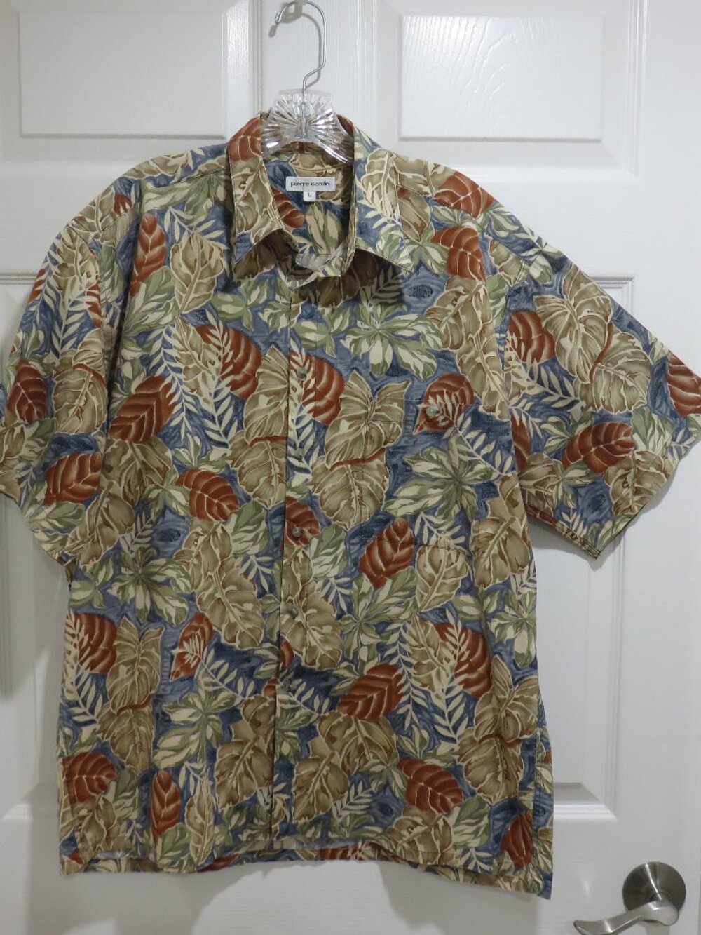 Vintage Pierre Cardin Floral Mens Short Sleeve Shirt.......826